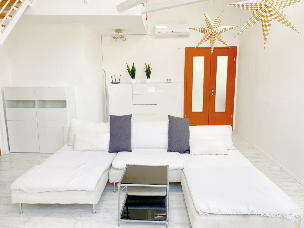 Loft With Rooftop And Free Parking In Garage Budapesta Exterior foto